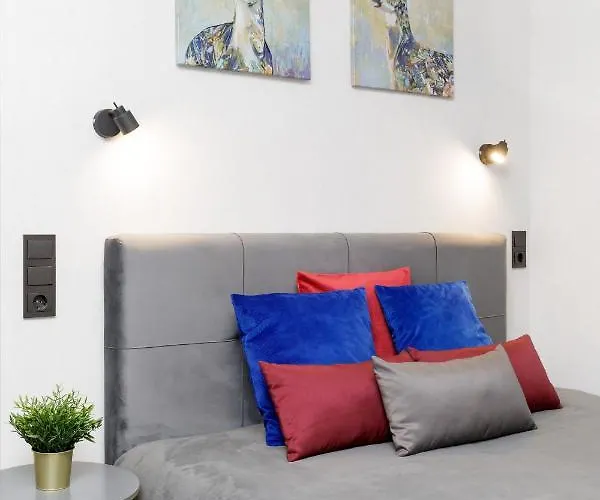 Pearl Of The Old Town *